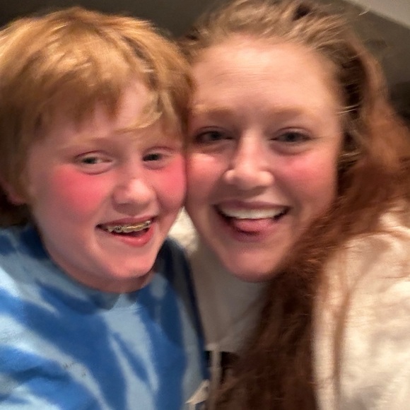 Meet your Posher, Kelly - Picture 2 of 5